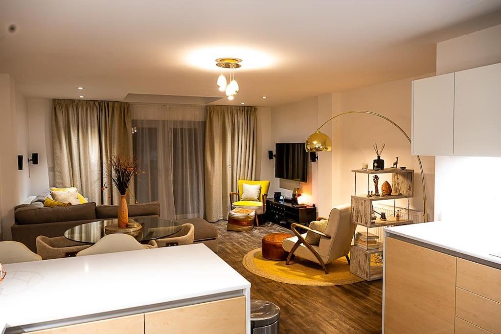 Exquisite Cozy House, Close To Train Station And Amenities Harold Wood Екстериор снимка