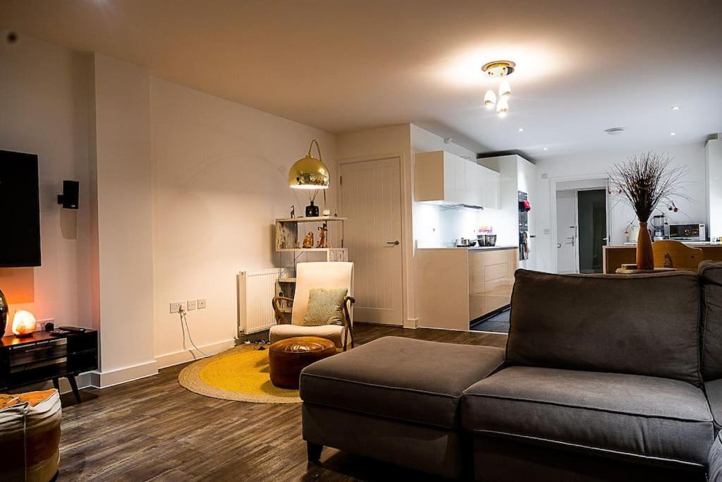 Exquisite Cozy House, Close To Train Station And Amenities Harold Wood Екстериор снимка